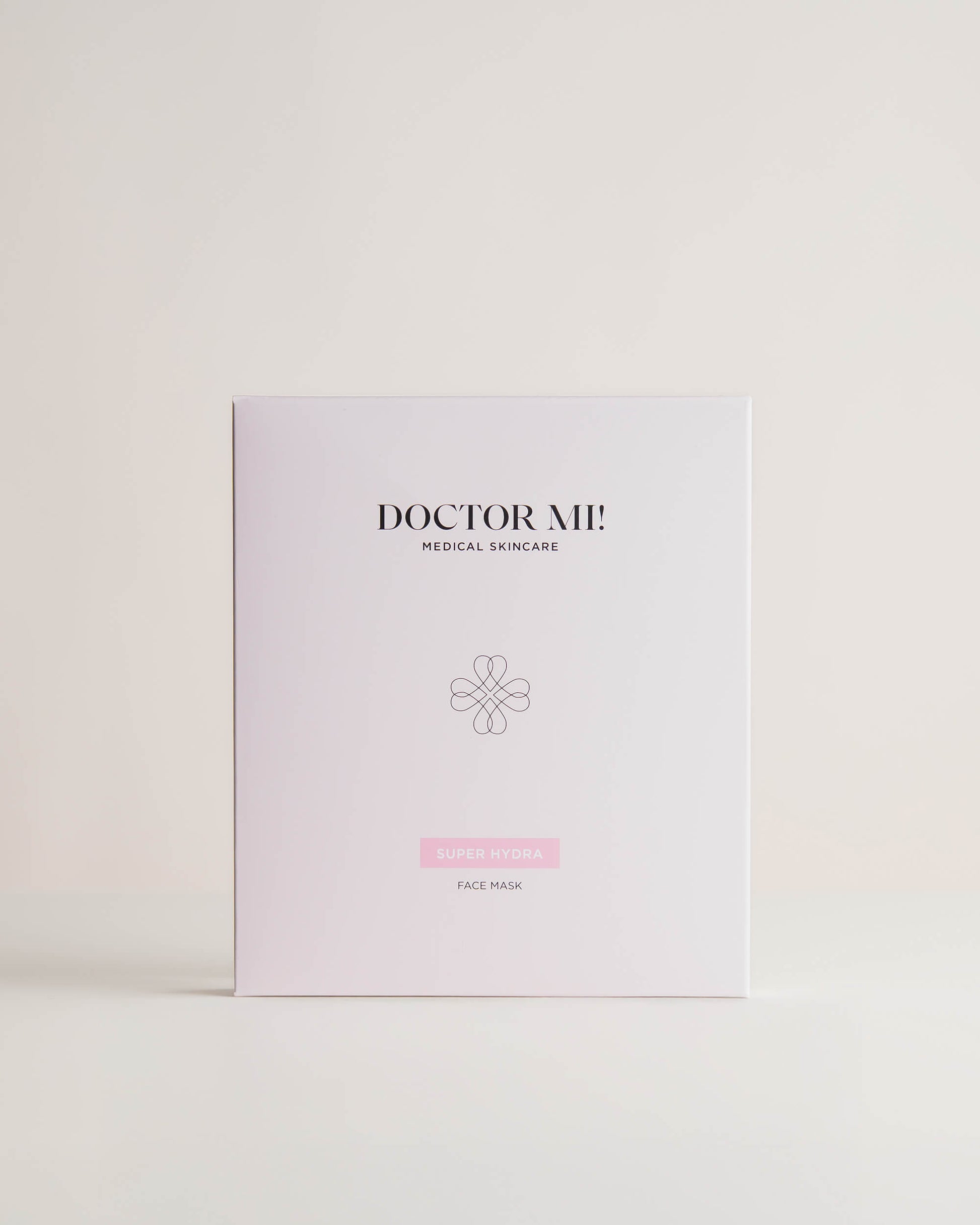 DOCTOR MI! SUPER HYDRA FACE MASK intensive Feuchtigkeits-Gesichtsmaske aus natürlichen Biocellulose-Fasern in weißer Verpackung auf grauem Hintergrund